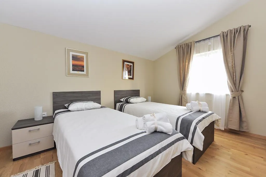 公寓 Apartmani Peric Meka Draga 奥布罗瓦茨