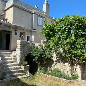 https://apartman-nives.primorje-gorskikotar.com